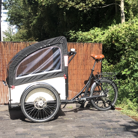 beige electric Christiania Bike